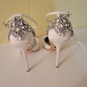 Vera Wang heels-pointy toe/ embellished back